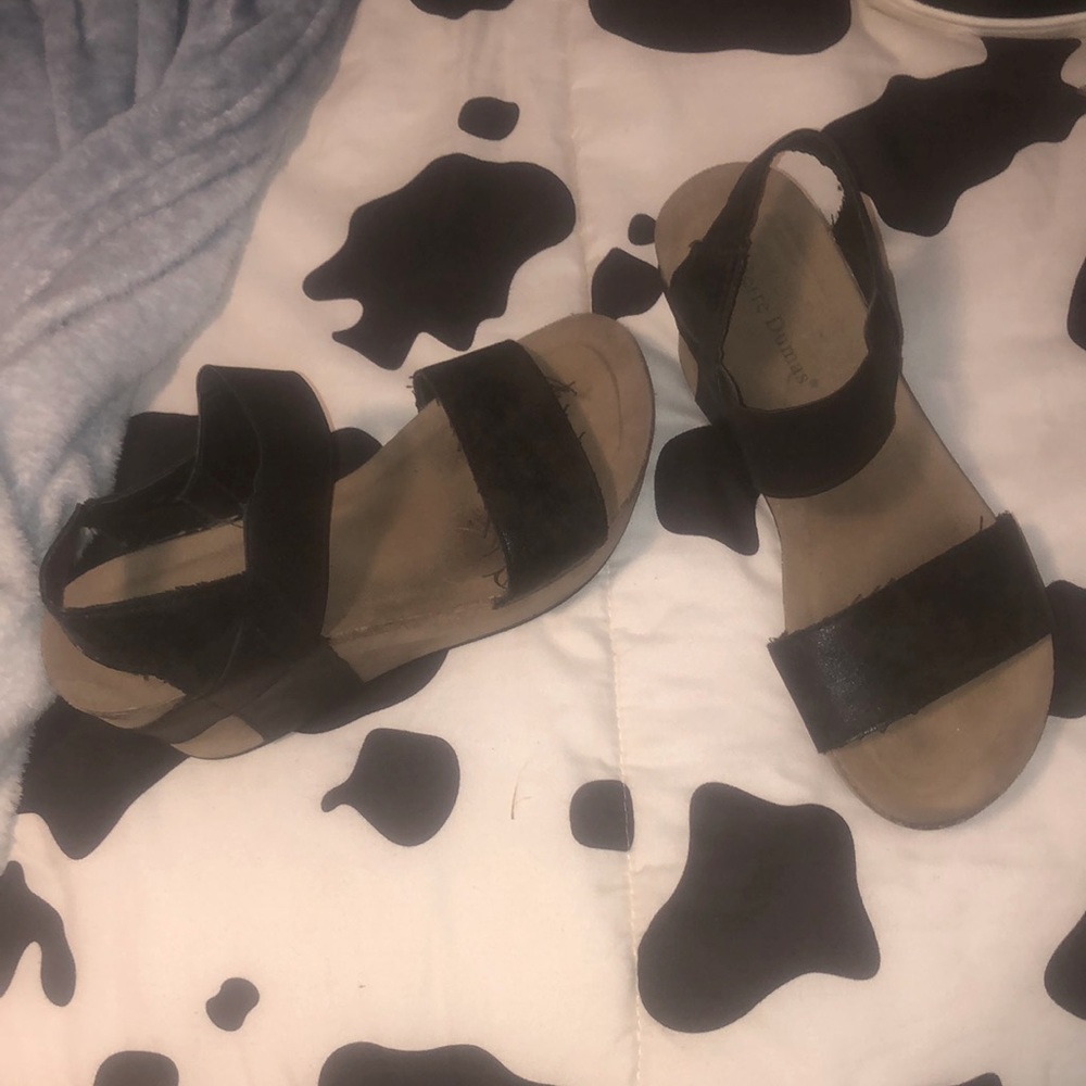 Black Wedges